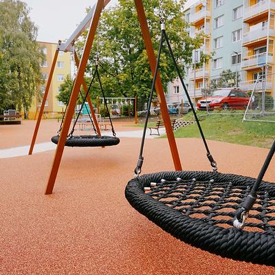 Na Severnej ulici vyrástlo moderné ihrisko bez bariér